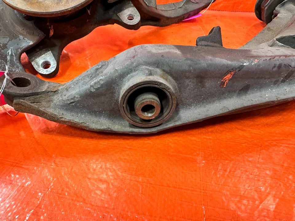 99-00 HONDA CIVIC SI EM1 CUBO DE JUNTA DE EIXO DIANTEIRO DIREITO COM BRAÇOS DE CONTROLE FABRICANTE DE EQUIPAMENTO ORIGINAL 284 - Imagem 3 de 4