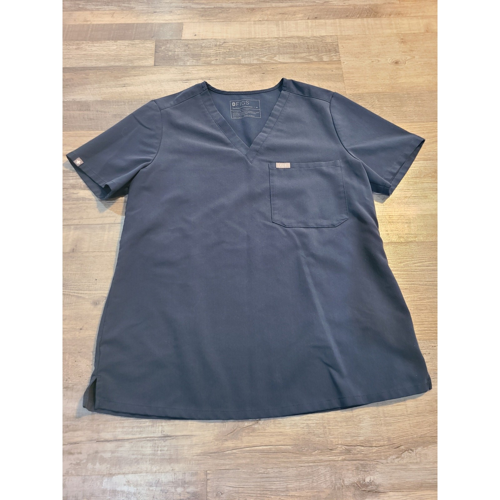 Figs medium women's technical collection scrub top - image 1