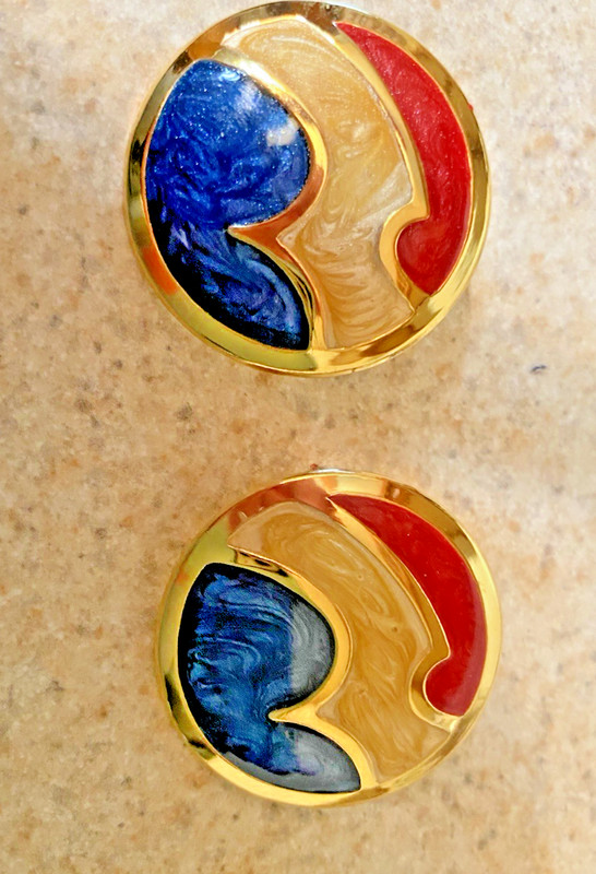 VINTAGE RED, WHITE, & BLUE IN GOLD TONE SETTING 1 1/2" ROUND PIERCED EARRINGS