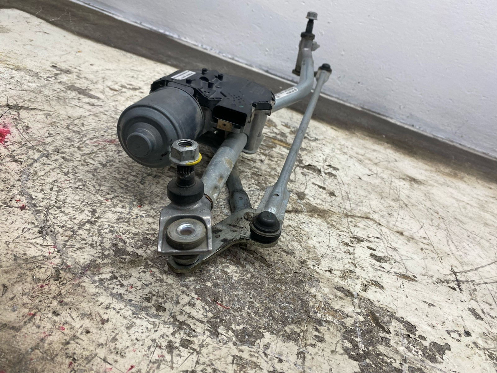 2010-2020 BENTLEY MULSANNE OEM FRONT WINDSHIELD WIPER MOTOR TRANSMISSION LINKAGE