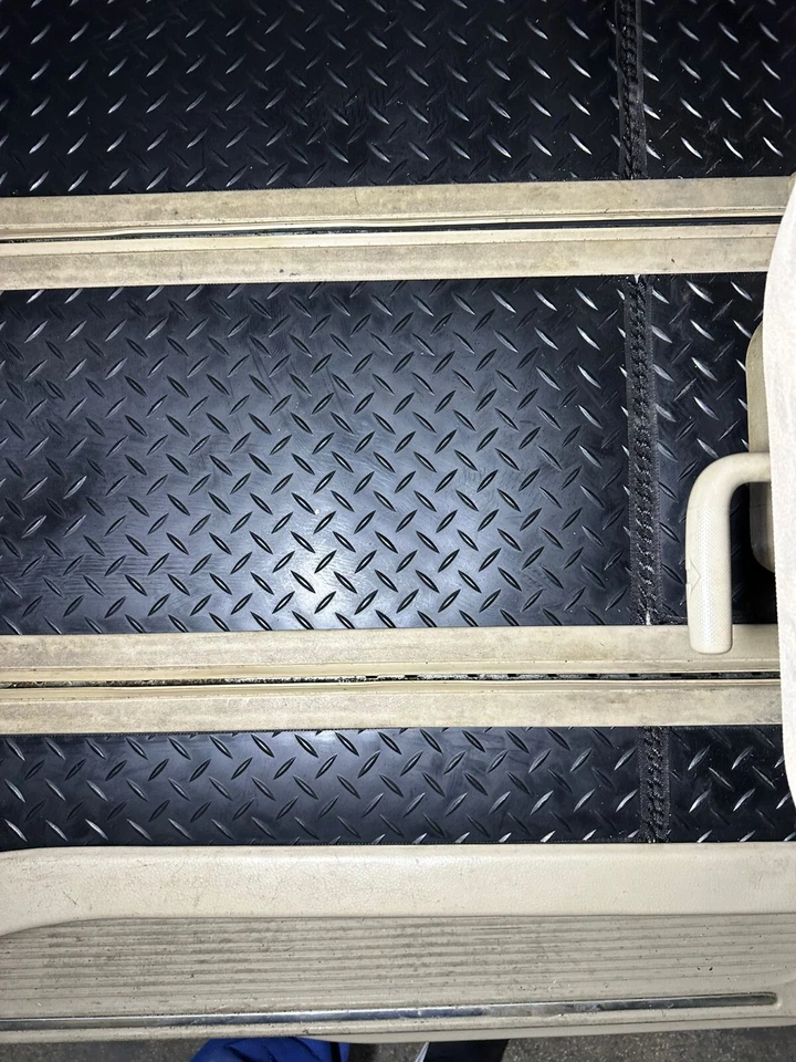 FITS TOYOTA ALPHARD 2003 TO 2008 TAILORED BLACK CARPET CAR FLOOR MATS (2 CLIPS) - Image 3 of 4