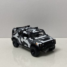 2004 04 Hummer H2 Collectible 1/64 Scale Diecast Diorama Model