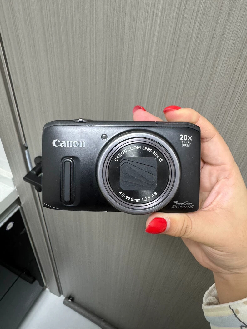 Canon PowerShot SX260 HS 12.1MP Black Digital Camera with 20x Zoom