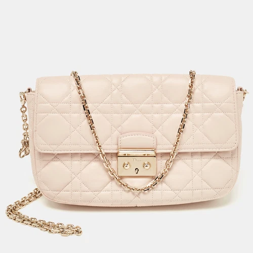 Petit sac à rabat Dior en cuir cannage rose clair Miss Dior