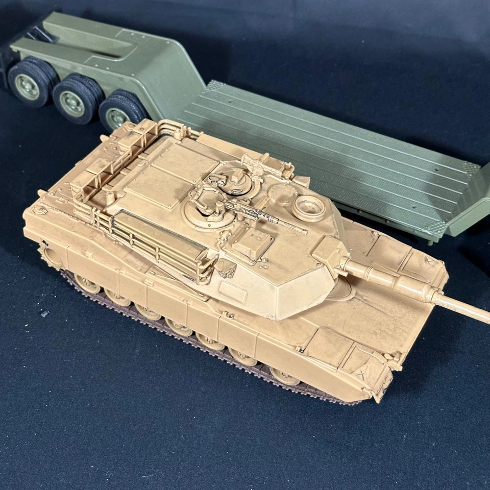 FreightLiner - 1:32 Scale - Army Trailer Truck with Abrams Tank Load - Used - Image 3 of 4