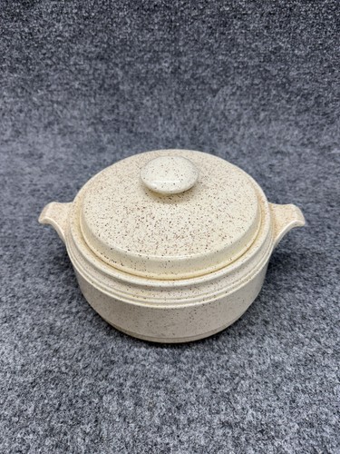 Homer Laughlin Challenger Whitestone Covered Casserole Dish 10" 1976 - Picture 2 of 17