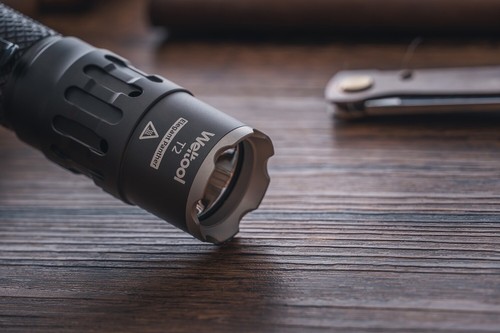 Weltool T2 1730 lumens 412 Meters Beam Distance Flashlight 18650 Battery - Picture 3 of 12