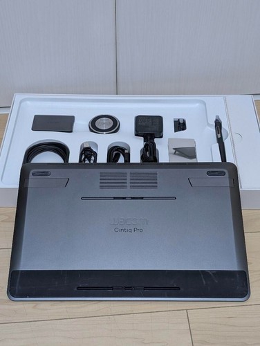 Wacom Cintiq Pro DTH-1620/AKO Pro Grafik-LCD-Stifttablett schwarz 15,6 Zoll - Bild 3 von 9