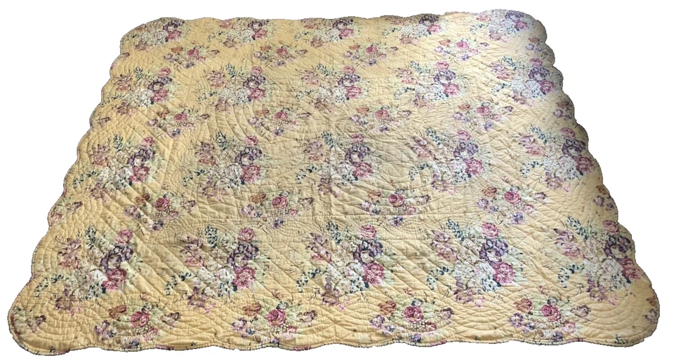 Edredón y fundas reversibles a cuadros florales amarillos French Country Queen Foto 2 de 4