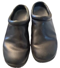 Merrell Black Leather Slip-On Clogs Women’s 8 Comfort Mules E-Grip Sole