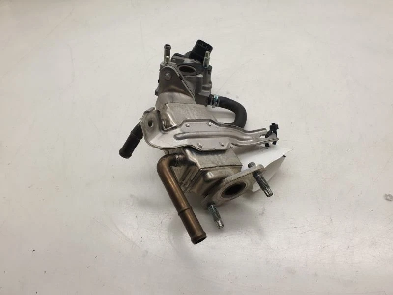 Toyota Prius C Four 2017 1,5 L tracción delantera con válvula EGR Foto 4 de 4