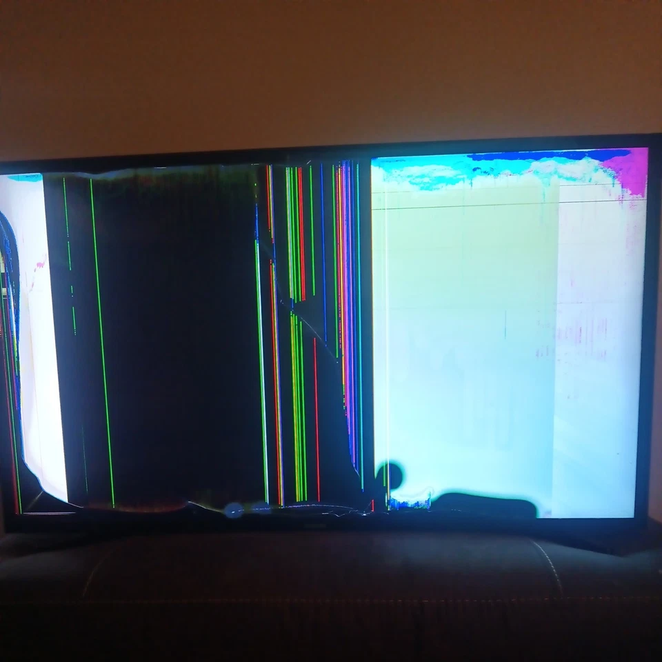 TV de pantalla plana Samsung (solo piezas) Foto 3 de 3