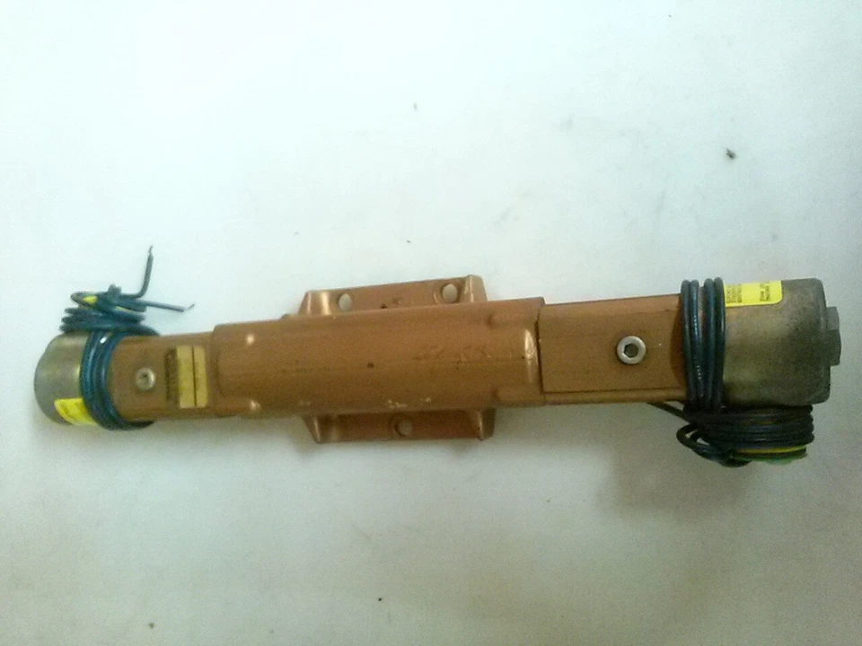 Versa VGG-4532 Válvula de latón de 4 vías, 120v 60hz, hecha en USA. Foto 2 de 2