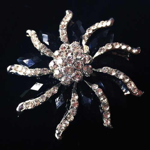 USA BROOCH PIN Rhinestone Crystal Gemstone Fashion Chic Flower Black 06 - Picture 4 of 5