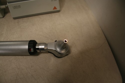 Oftalmoscopio y otoscopio Heine Beta 200 con estación de carga NT200 y estuche - probado - Imagen 6 de 17