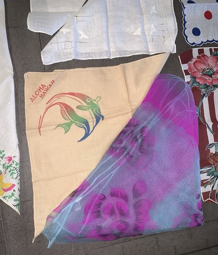 A7 LOT HANKIE 1950s EMBROIDERED PURPLE FLORAL POLKA DOT ALOHA FISH HANDKERCHIEFS - Imagen 7 de 19