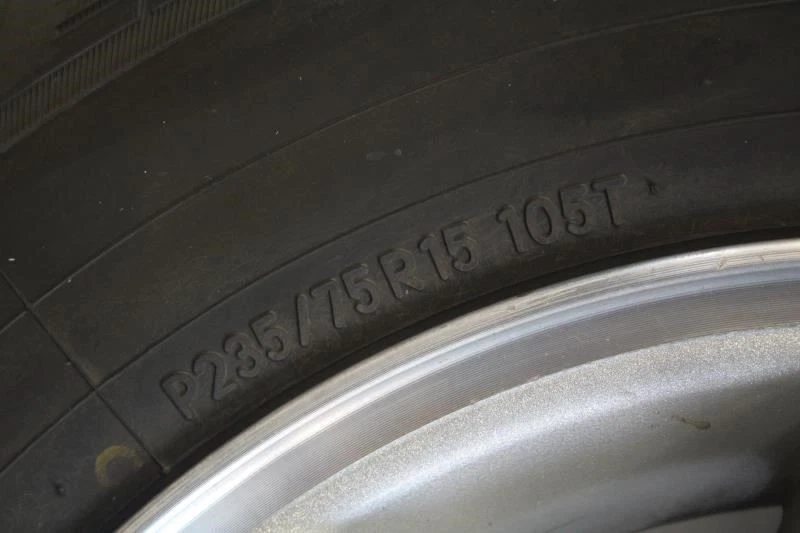 2001 CHEVROLET BLAZER 235 75 15 ALLOY RIM WITH TOYO TIRE 10/32 TREAD - Image 2 of 4