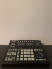 Native Instruments Maschine Studio - (PRE-OWNED)