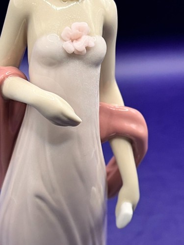 Lladro Porcelain Figurine Ingenue Princess Light Pink Dress Rare 21cm/8.3in - 第 9/16 張圖片
