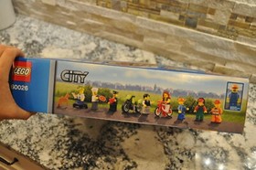 LEGO City Town Square (60026) New Retired