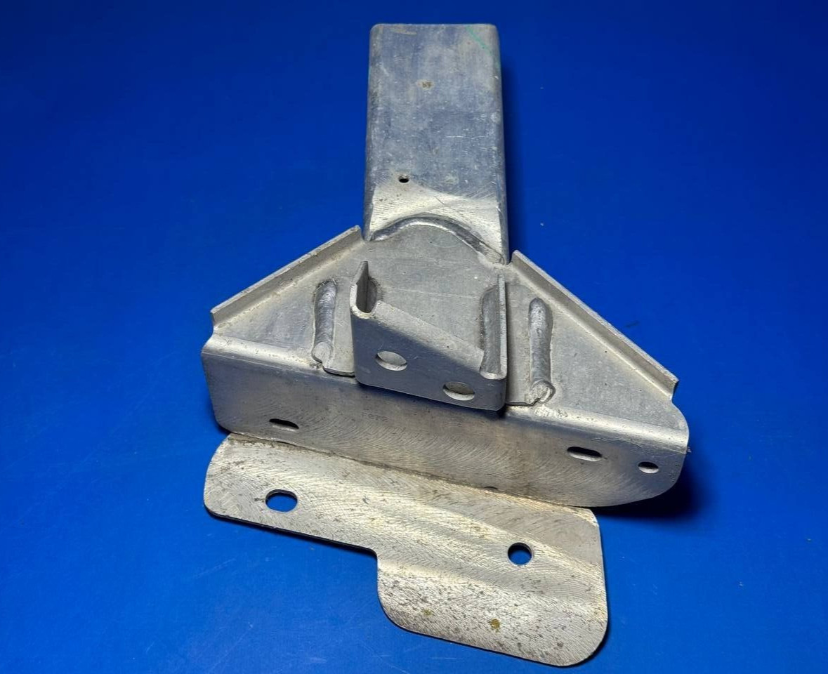 2009 AUDI R8 REAR LEFT REINFORCEMENT BRACKET 420807553/B OEM