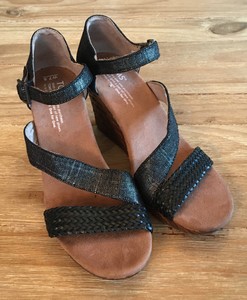 toms black wedge sandals