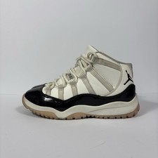 Jordan 11 Retro 2Y   D03857-101   White/Black/Gum
