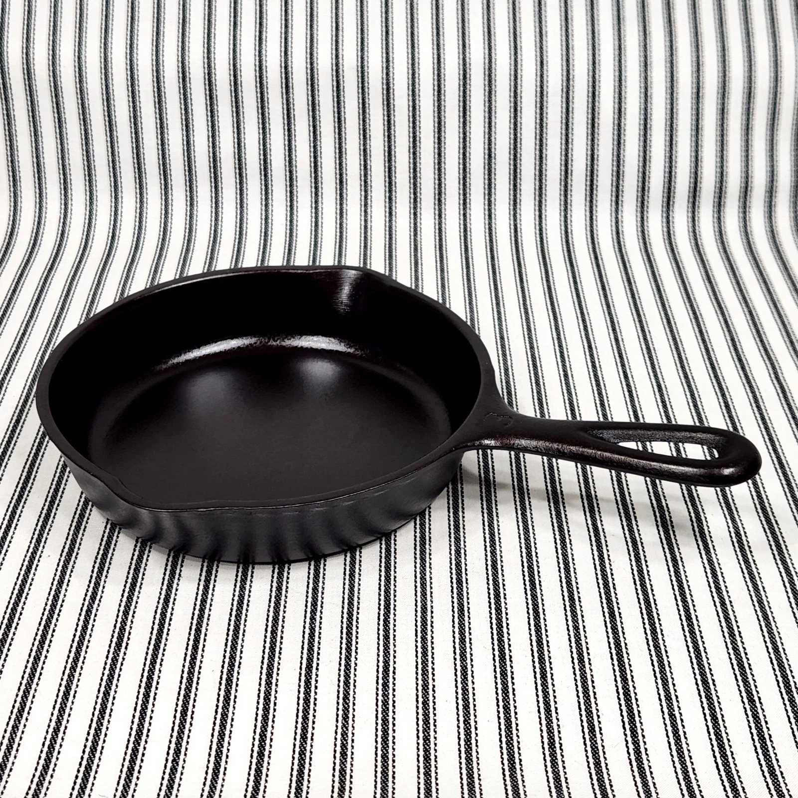 Vintage Cast Iron Skillet, WAGNER WARE (1935-1959) ~RESTORED!
Opens in a new window or tab