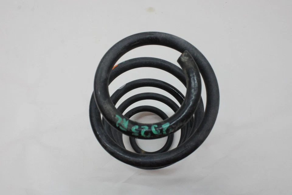 Toyota Prius C 2014 suspensión trasera izquierda muelle helicoidal fabricante de equipos originales 12 13 14 15 16 17 18 19 Foto 3 de 4