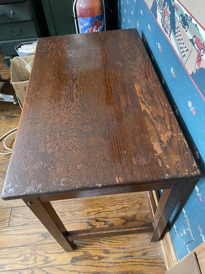 Escritorio vintage de madera maciza de 20” X 34” con 1 cajón - resistente - muy bueno Foto 4 de 4