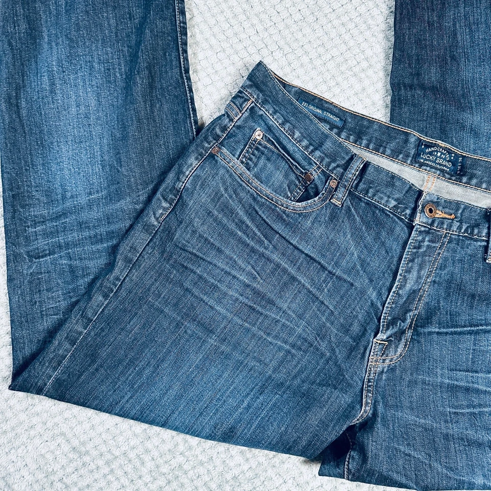 LUCKY BRAND Men's Dark Wash 221 Original Straight Jeans 38x34 - Image 2 of 4
