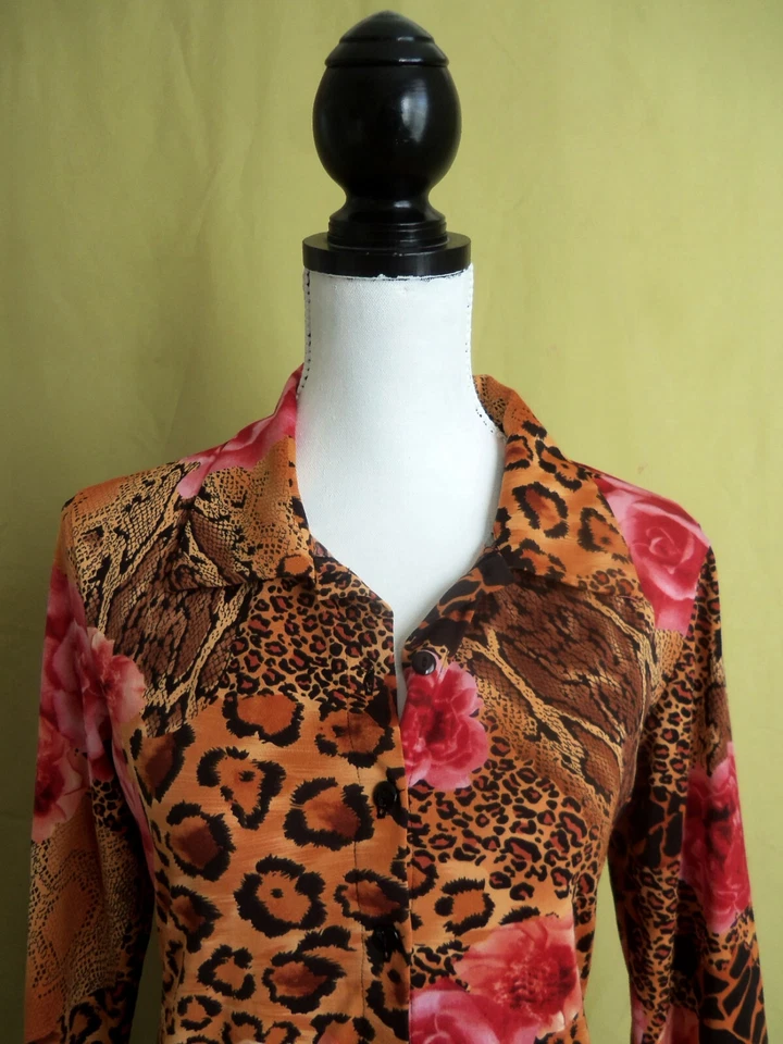 Blusa poliéster estampado floral animal+sin límites años 90 No Boundaries caprichoso. Talla S-M Foto 2 de 4