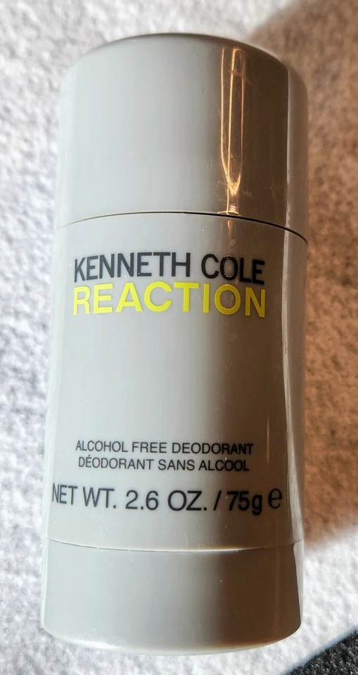 Kenneth Cole Reaction Hombres Desodorante en Barra Sin Alcohol y Bálsamo para Después del Afeitado Set 2 Foto 2 de 4