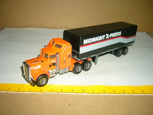 Matchbox Lesney Kenworth + Articulated Trailer, Midnight X-Press, Case, Saddle
