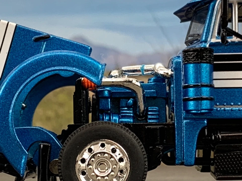 1/64 DCP BLUE/BLACK/WHITE PETERBILT 379 W/ 63" FLAT TOP SLEEPER - Image 3 of 4