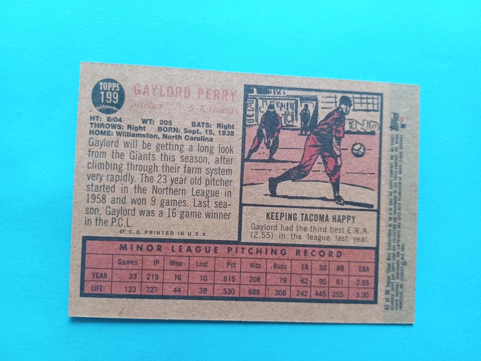 2003 TOPPS SHOEBOX COLLECTION GAYLORD PERRY 43 1962 TOPPS RC REPRINT #199 GIANTS - Image 2 of 2