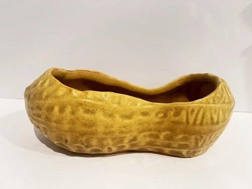 Vintage Brush McCoy Pottery Peanut Shell Window Box Planter- Excellent