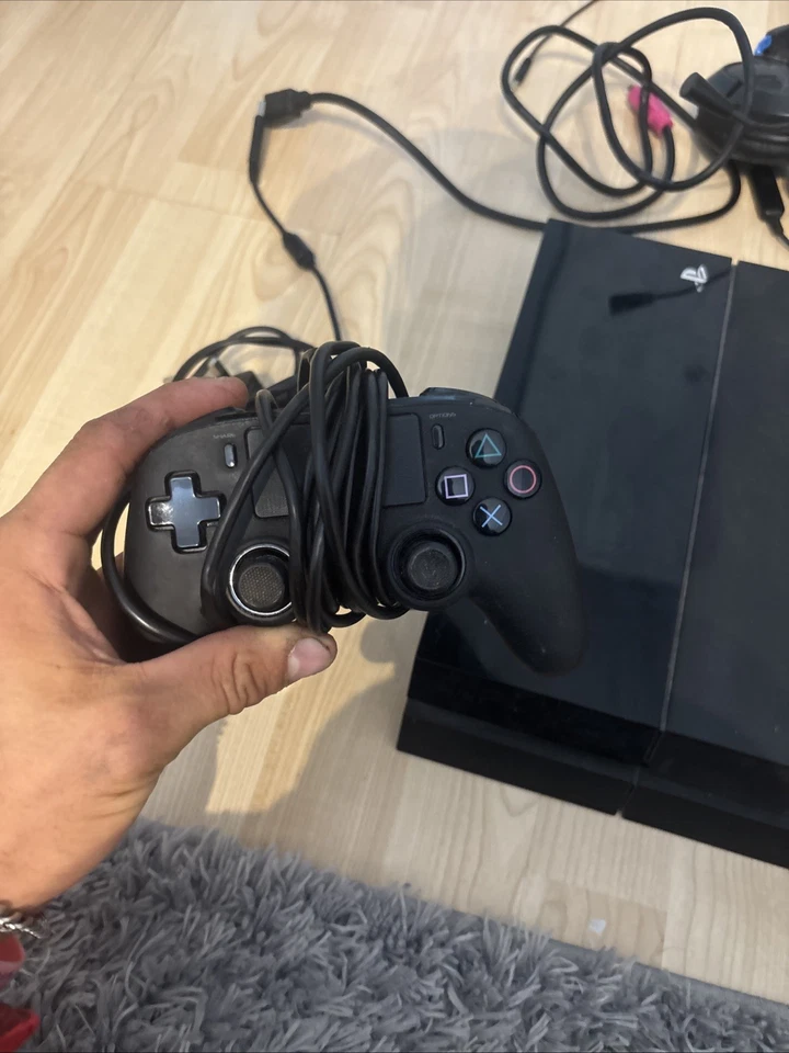 Sony PlayStation 4 Slim, photo 3 of 5