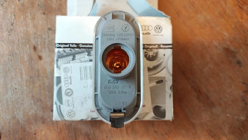 Originale VW Passat Golf Caddy Seat sinistro e destro 6L0949117A - Immagine 2 di 3