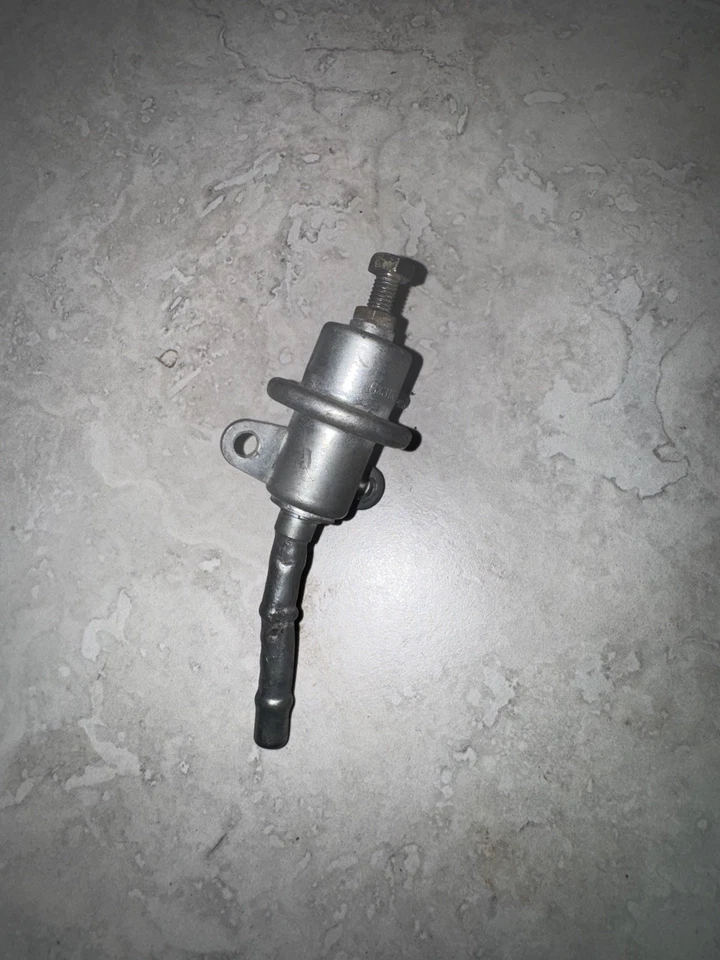 Regulador de presión de combustible ajustable universal NISMO 8mm 22670-RR710 GTR 200SX Foto 3 de 4