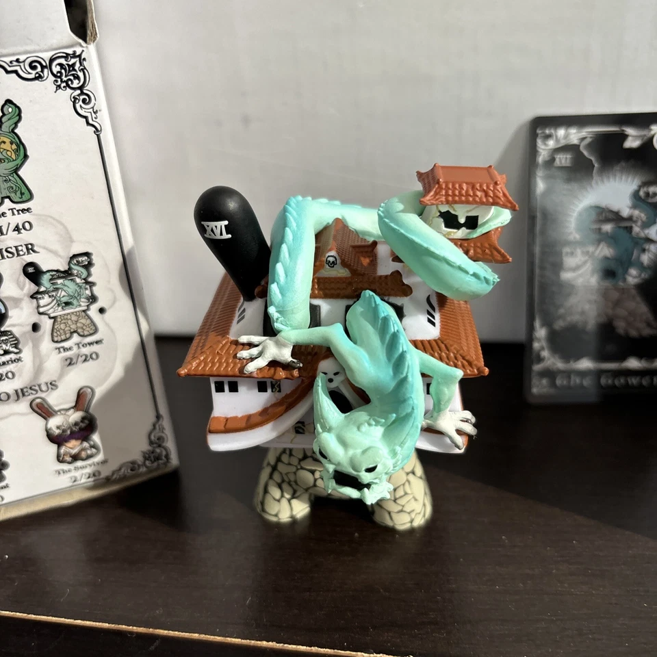 Виниловая фигурка Kidrobot Arcane Divination The Lost Cards The Tower Dunny новая - Изображение 2 из 4