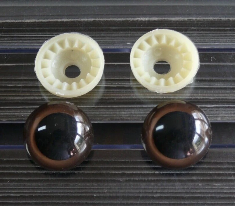 OURS REPARATION : 1 PAIRE D'YEUX BRUN FONCE SYNTHETIQUE DIAMETRE 17 m/m - GLOREX - Photo 1/1