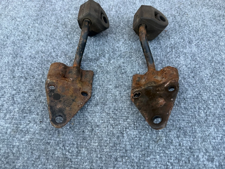 INFINITI FX35 FX50 QX70 09-17 OEM MUFFLER EXHAUST HANGER MOUNTING BRACKET (PAIR) - Image 2 of 4