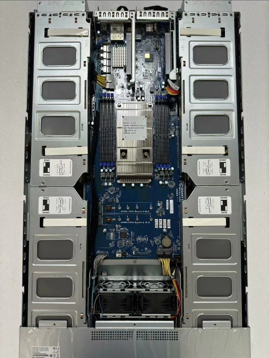 Gigabyte G292-Z20 2U 8GPU server 8x 2.5 for AMD 7002 / 7003 CPU