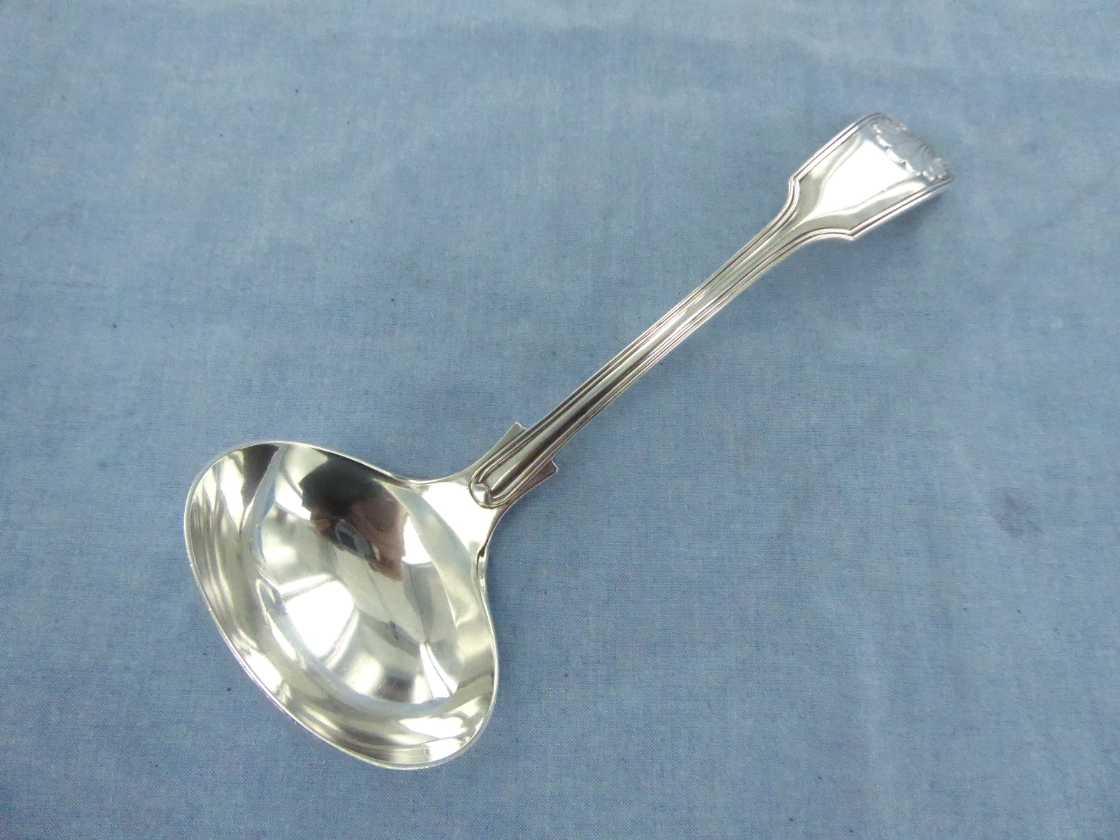 AN ANTIQUE STERLING SILVER FIDDLE THREAD SAUCE LADLE,SHEFFIELD 1909.
Opens in a new window or tab