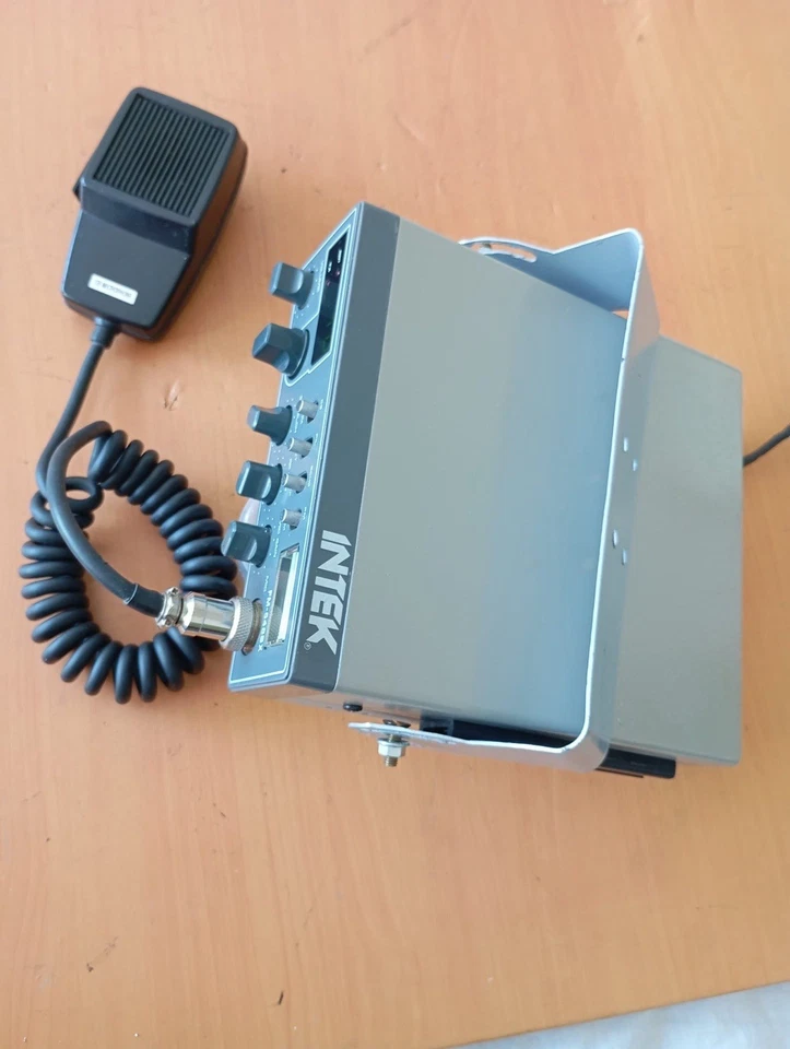 Intek FM 548 SX (40 CH AM/FM) + Microfono - Immagine 2 di 3