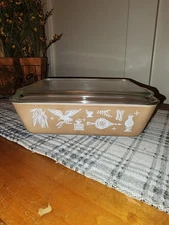 Vintage Early American Pyrex #0503 Refrigerator Casserole Dish 1 1/2 Qt. w/ Lid