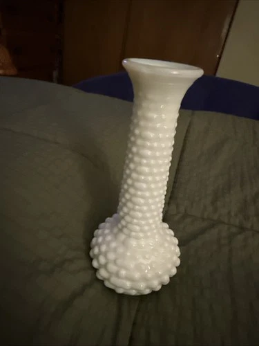 Beautiful Vintage E.O. Brody Co. White Milk Glass Hobnail Bud Vase 7-3/4” Tall
