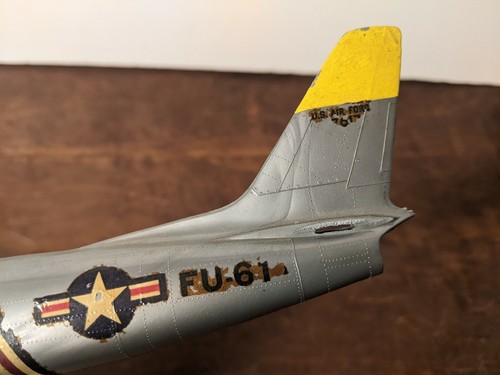 Modelo de avión vintage F-86 avión de combate sable jet plástico construido por la USAF década de 1960? - Imagen 12 de 12