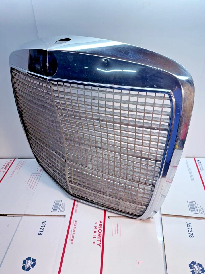 Rejilla radiador OEM 1965-1973 MERCEDES-BENZ W108 W109 280SE SEL 300SEL P5 Foto 3 de 4
